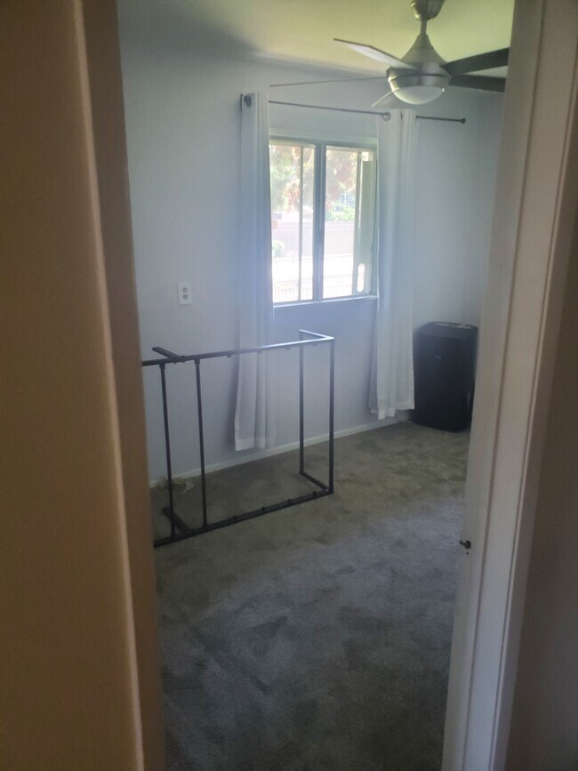 smallest bedroom - 5834 Bowcroft St