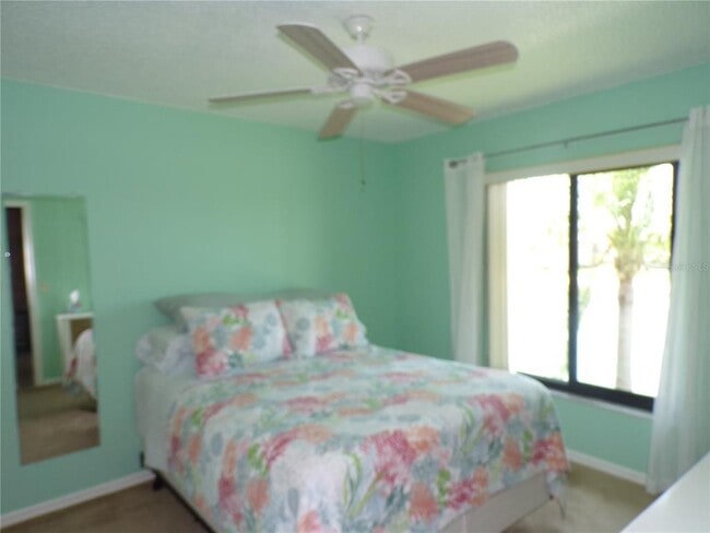 Building Photo - 4016 Oakview Dr