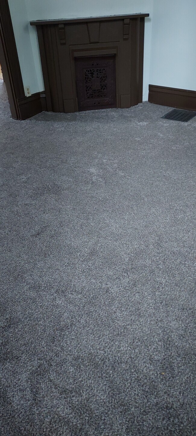 Building Photo - 518 4th St