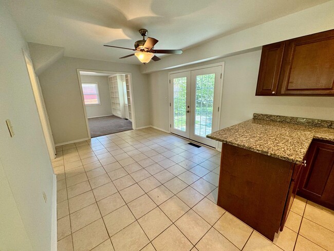 Building Photo - 2911 Tallow Ln