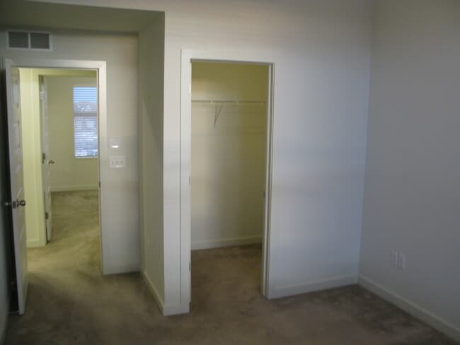 Building Photo - 2420 Uinta St