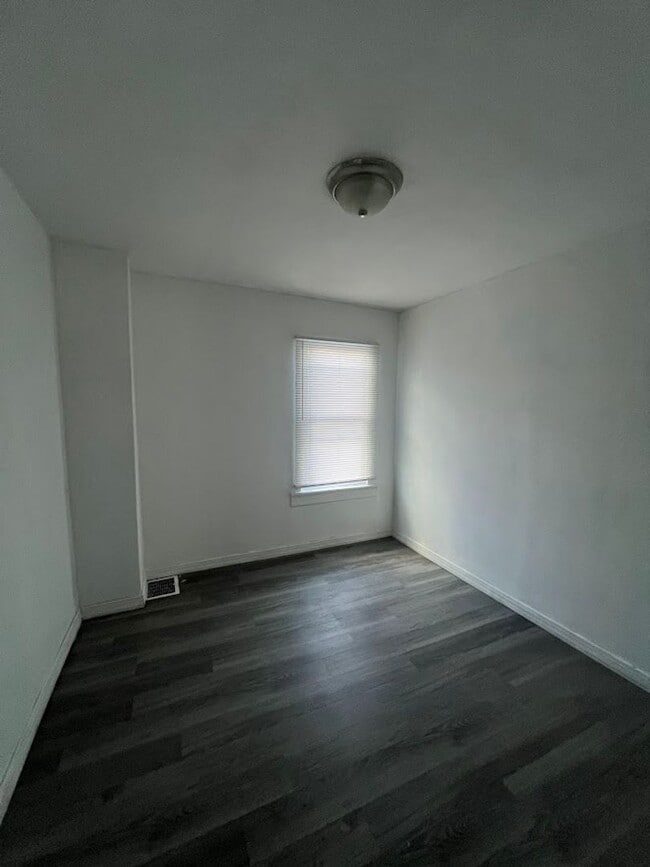 Building Photo - Newly updated 3 bedroom home