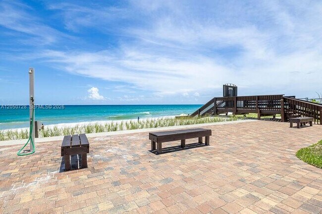 Building Photo - 4600 Jimmy Buffett Mem Hwy