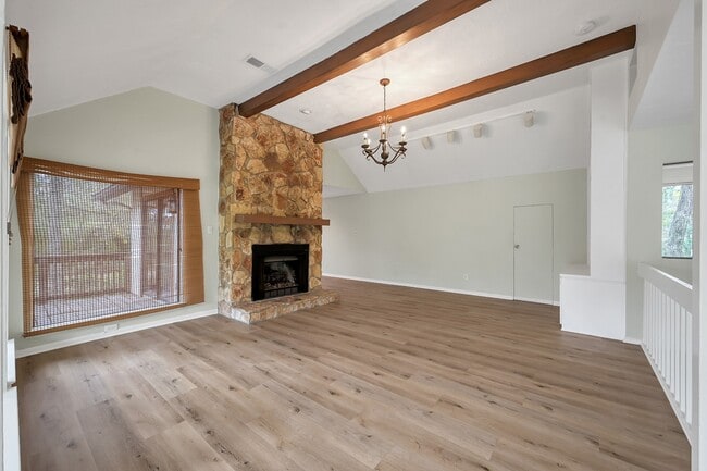 Building Photo - 2 Alladdin Ln