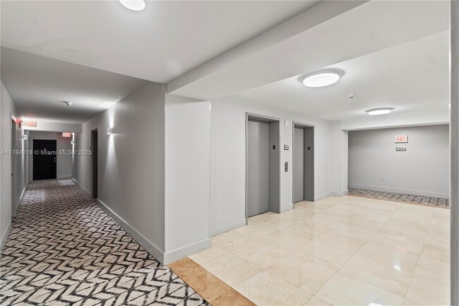 Building Photo - 2101 Brickell Ave