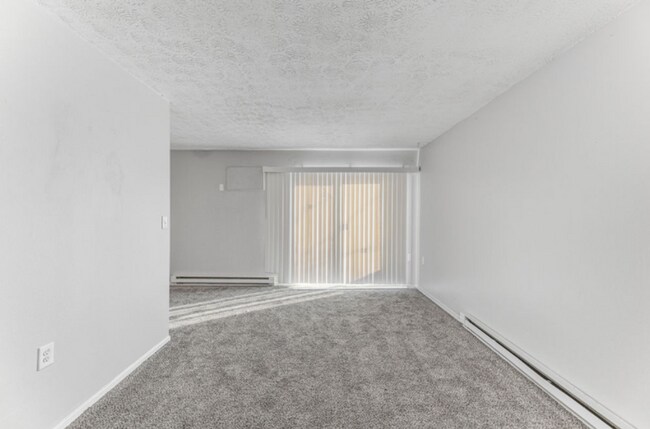 Building Photo - Recently renovated 1-bedroom suite