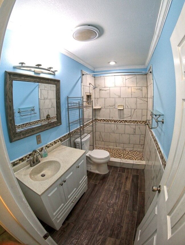 Building Photo - 3bedroom 2 bath remodeled