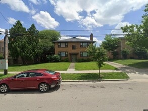 Building Photo - 921 Haywood Dr