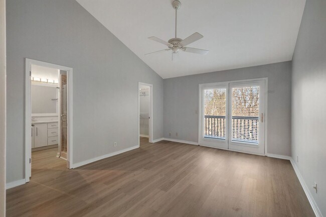 Building Photo - Belle Meade Townhome