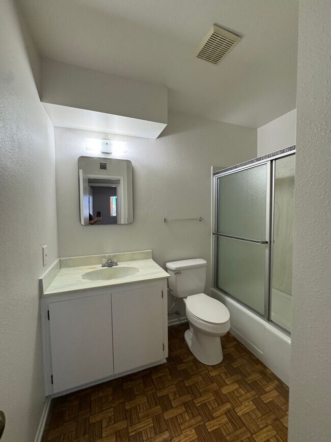 Building Photo - 3BR 2Ba home w/Large Fenced yard with RV g...