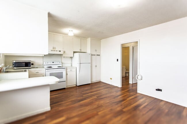 Building Photo - 1-Bedroom Condo with Parking in Makiki – $1,600/month