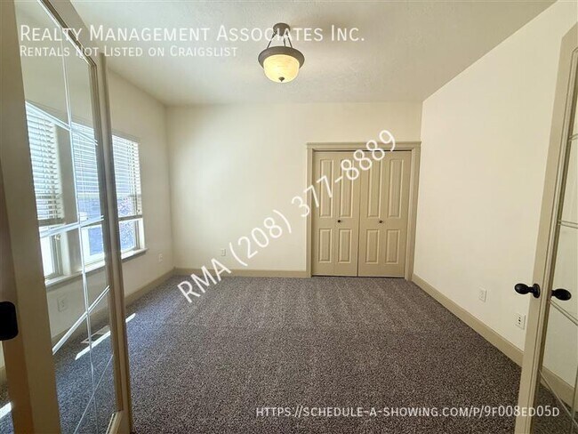 Building Photo - 2516 E Satterfield St