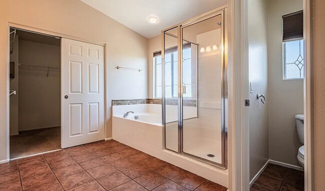 Building Photo - Gorgeous Four Bedroom Three Bathroom Home in Winchester