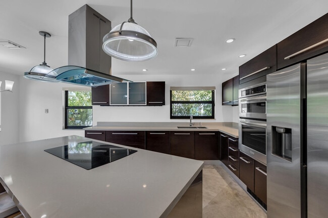 Building Photo - 2119 N 14th Terrace