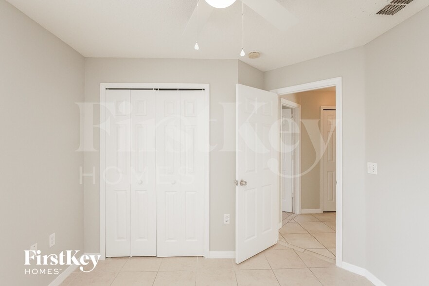 Building Photo - 729 Pincon Ln