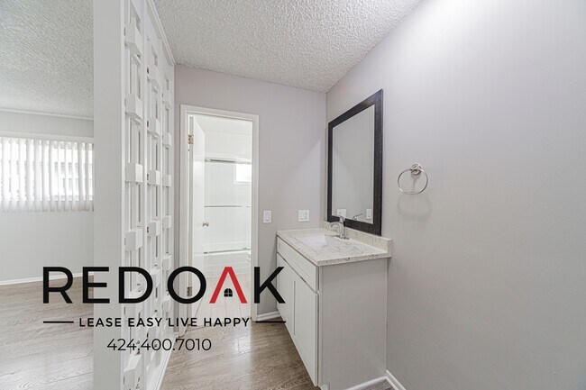 Building Photo - 4433 Colbath Ave