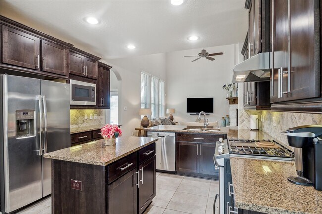 Building Photo - 1539 Giles Dr