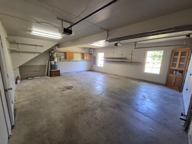 Building Photo - Port Ludlow Farmhouse for Rent, Freshly Updated and Available Now!