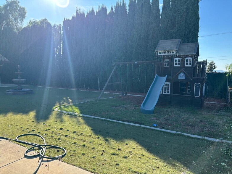 Building Photo - 17010 Via Los Caballeros