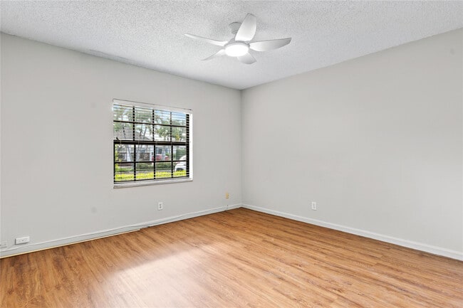 Building Photo - 140 Cypress Club Dr