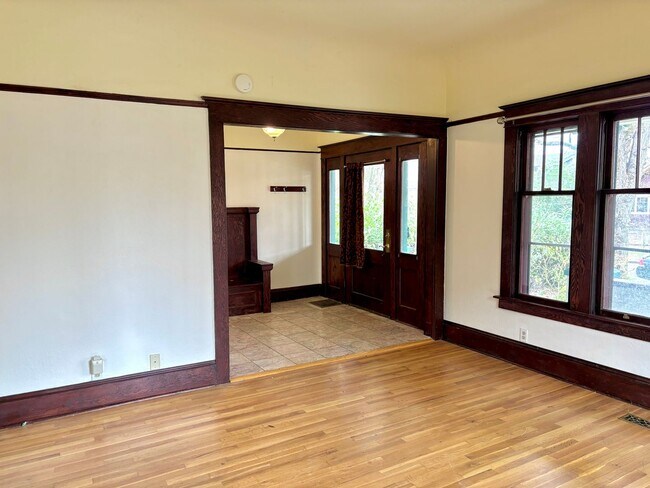 Building Photo - Historic and Spacious Humboldt Neighborhood Home w/ Covered Front/Back Patio and Huge Basement