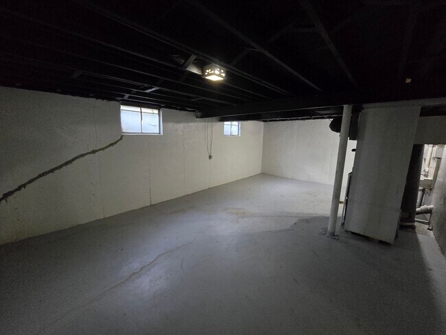 Building Photo - Newly renovated 3 bedroom Move in now