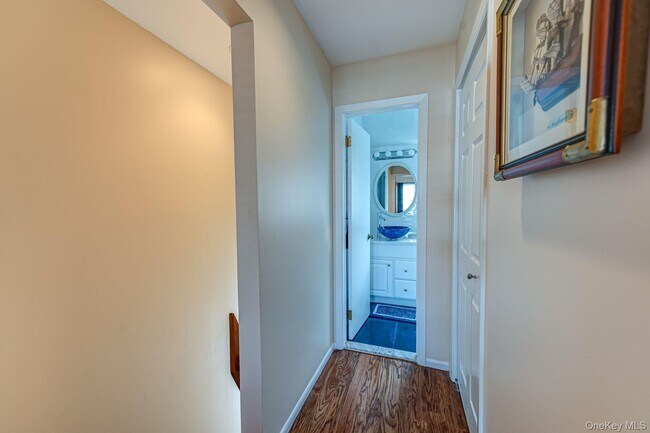 Building Photo - 49 Canoe Place Rd