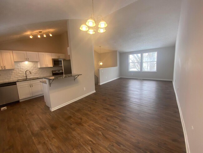 Building Photo - 5970 Almina Dr
