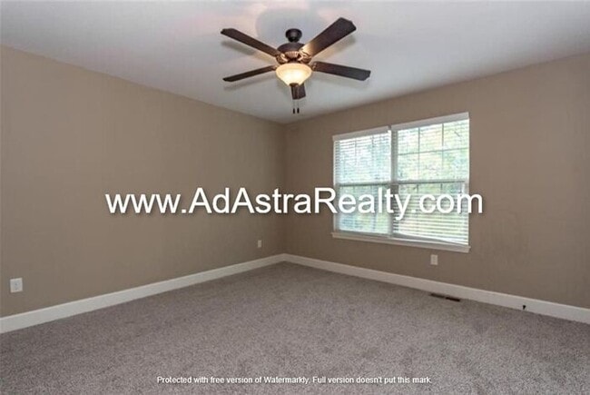 Building Photo - Gorgeous Like New KCMO Townhome-Available ...