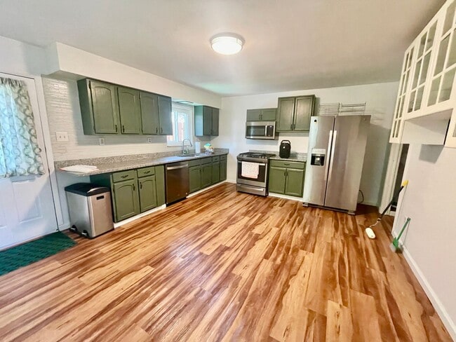 Building Photo - 3 Bed 1 Bath- Pittsburgh PA