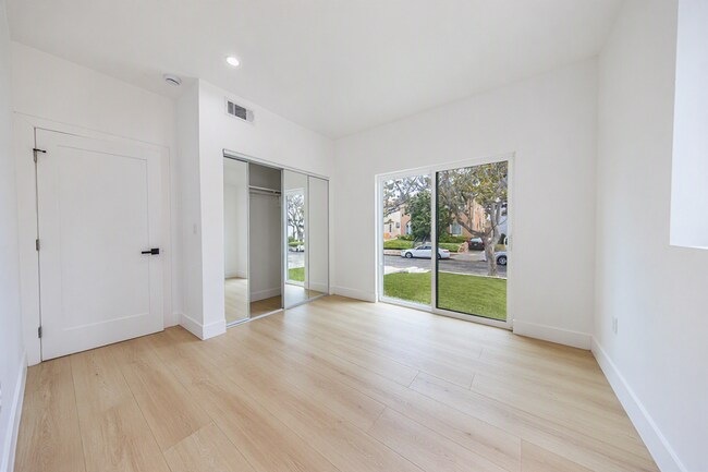 Building Photo - 1013 S Citrus Ave