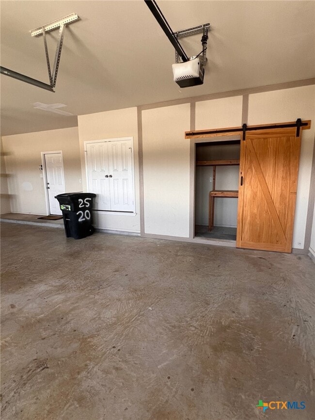 Building Photo - 2520 Dante Ct