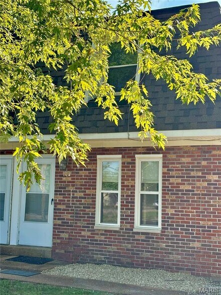 Primary Photo - 103 Walnut St