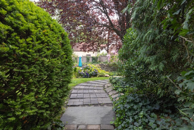 Building Photo - 55 W Devonia Ave