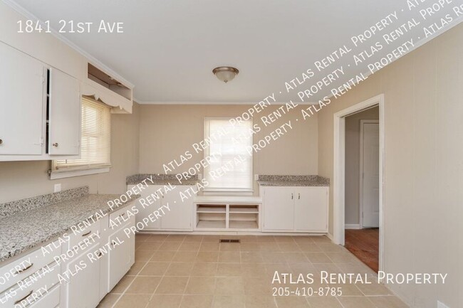Building Photo - 1841 21st Ave