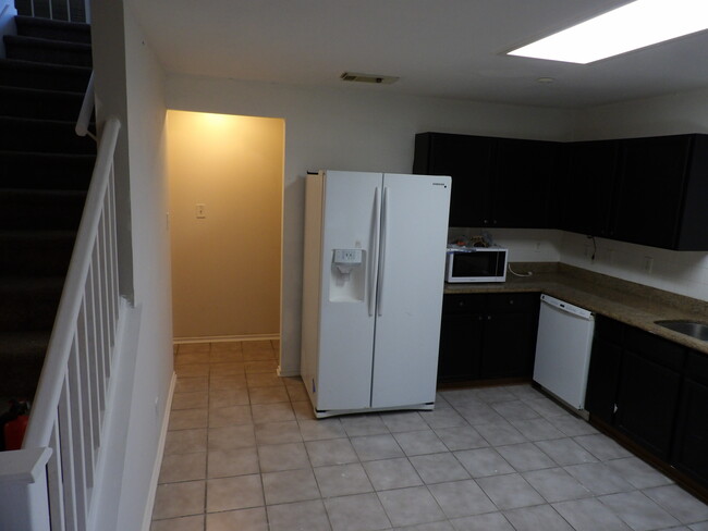 Building Photo - 6610 Beech Trail Dr