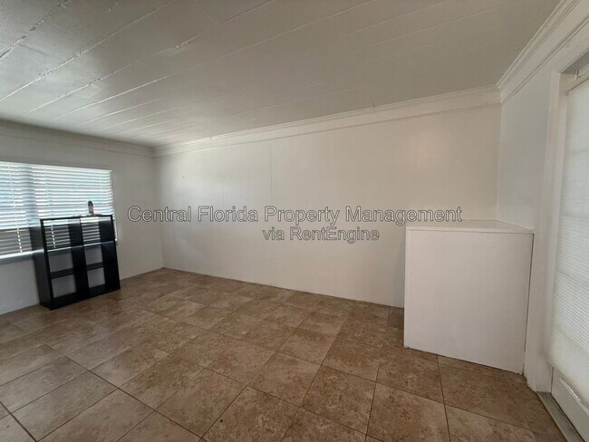 Building Photo - 315 S Lakewood Dr