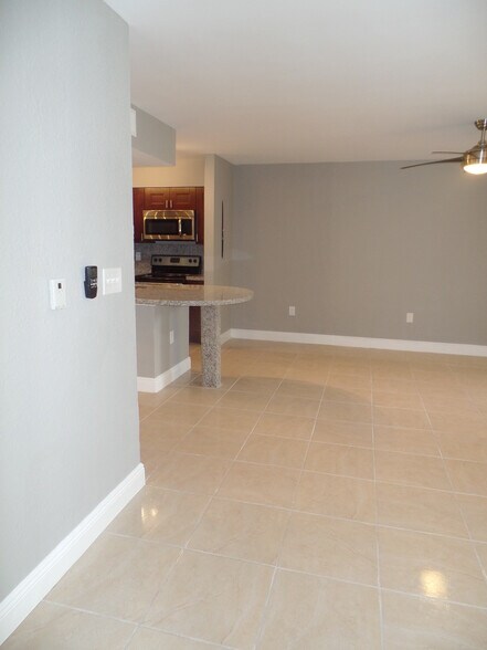 Building Photo - 2890 N Oakland Forest Dr