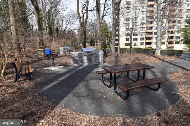 Building Photo - 5225 Pooks Hill Rd