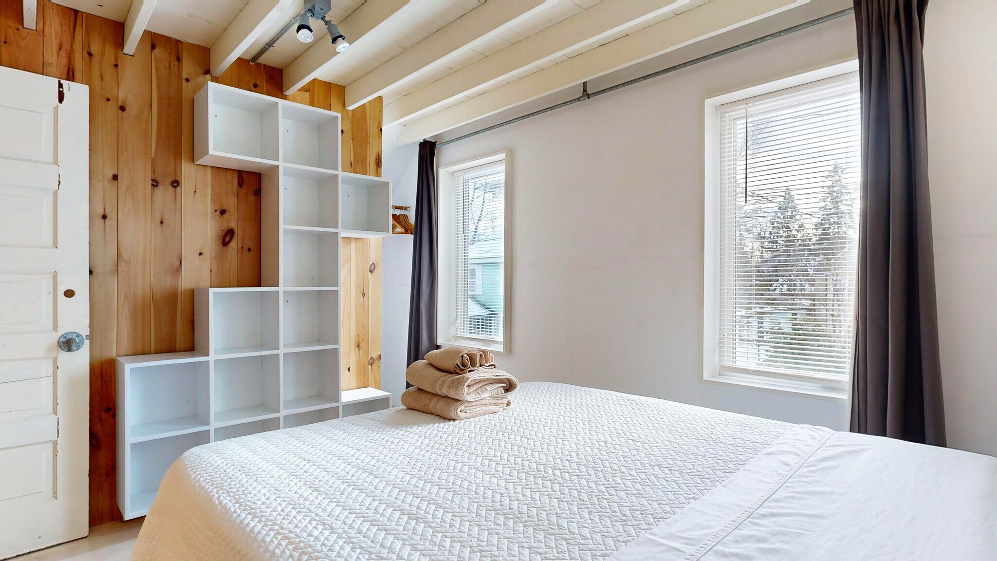 Building Photo - 42 Evergreen Ave