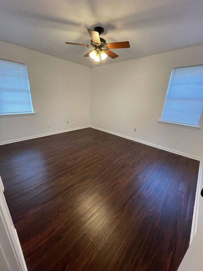 Building Photo - Beautiful 3 Bedroom Home in Southern Hills