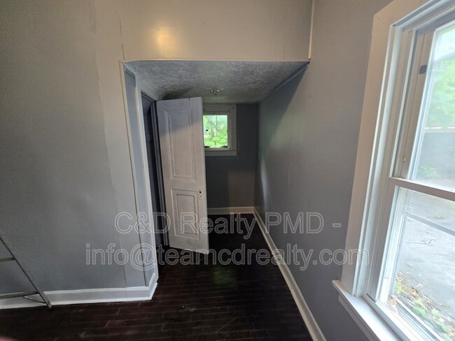 Building Photo - 378 E 156th St