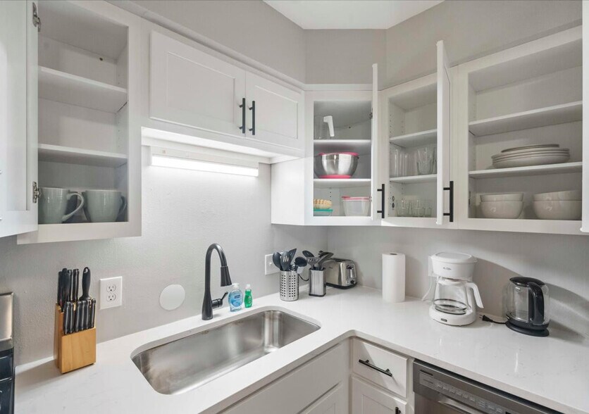 Building Photo - 1217 E Wilson St