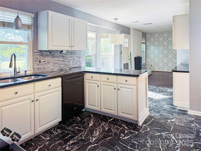 Building Photo - 8509 Golf Ridge Dr