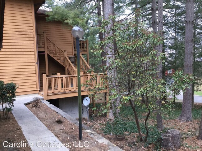 Building Photo - 521 Courtwood Ln