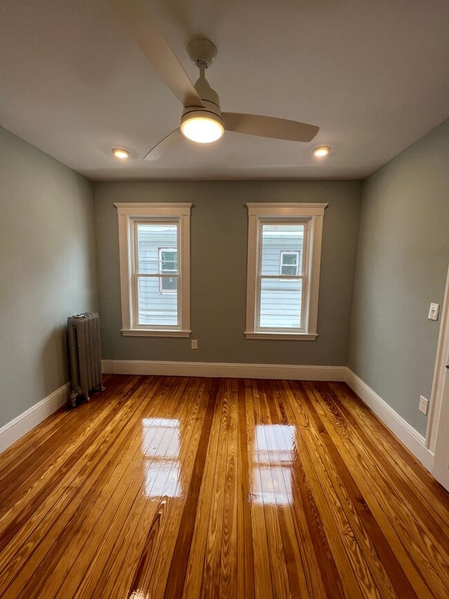 Building Photo - 9-11 Burnham St