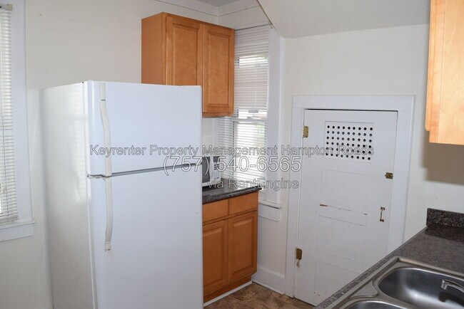 Building Photo - 857 W 41st St