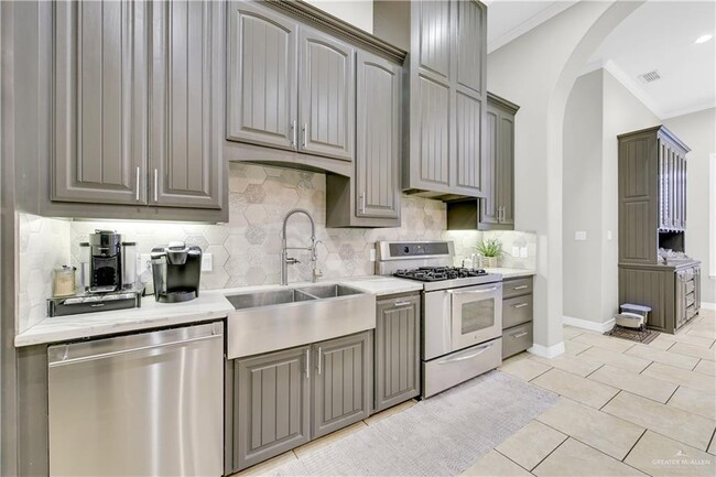 Building Photo - 24 3rd N Ln