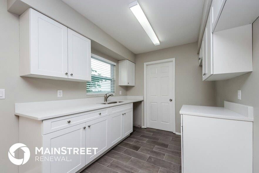 Building Photo - 1008 Armada Ct