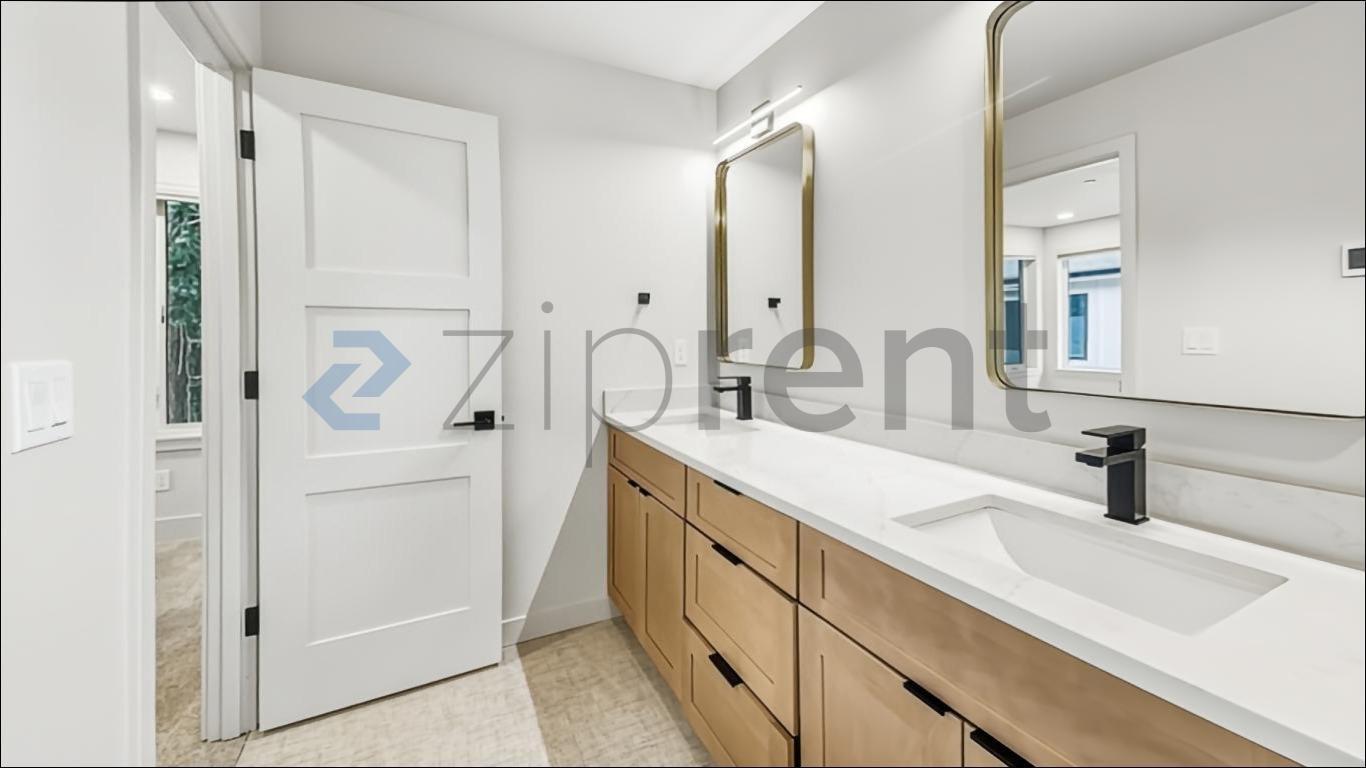 Building Photo - Unit